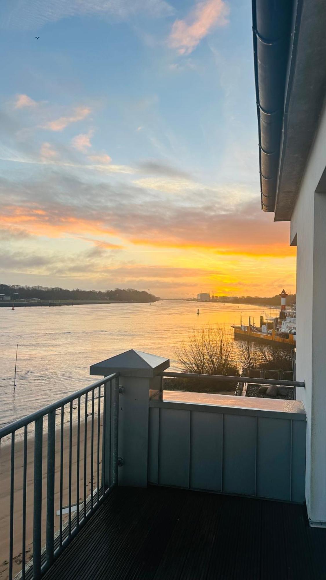 Gaestehaus Weserblick Am Weser-Sandstrand Berne 外观 照片