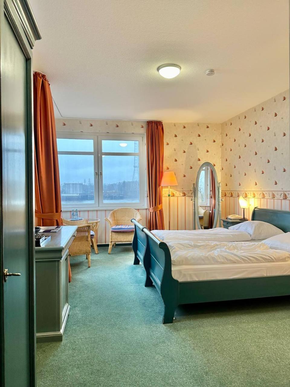 Gaestehaus Weserblick Am Weser-Sandstrand Berne 外观 照片