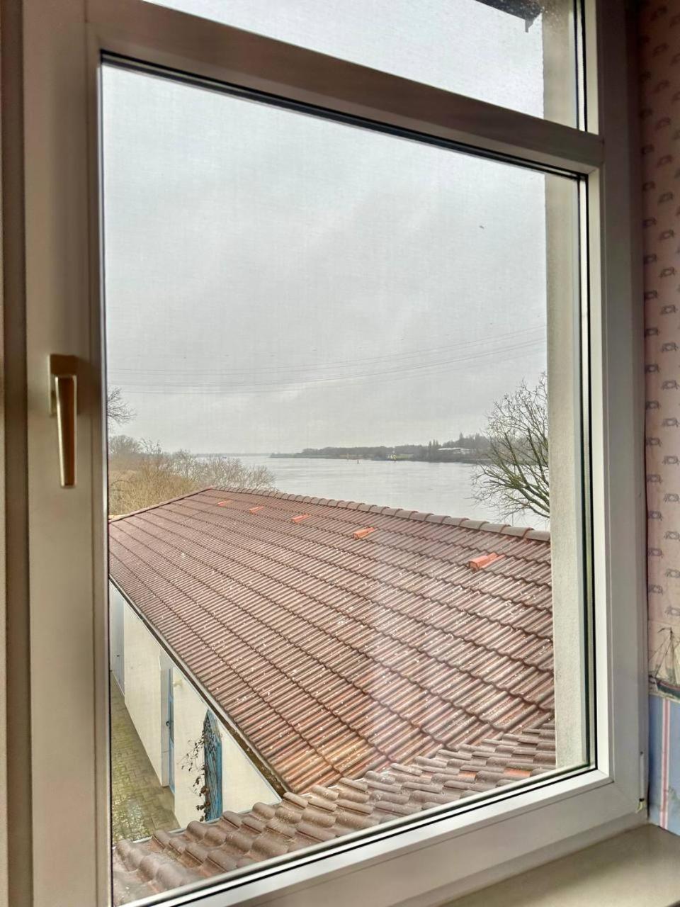 Gaestehaus Weserblick Am Weser-Sandstrand Berne 外观 照片