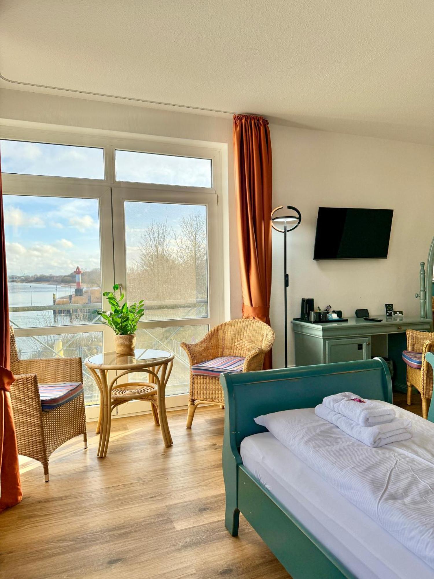 Gaestehaus Weserblick Am Weser-Sandstrand Berne 外观 照片