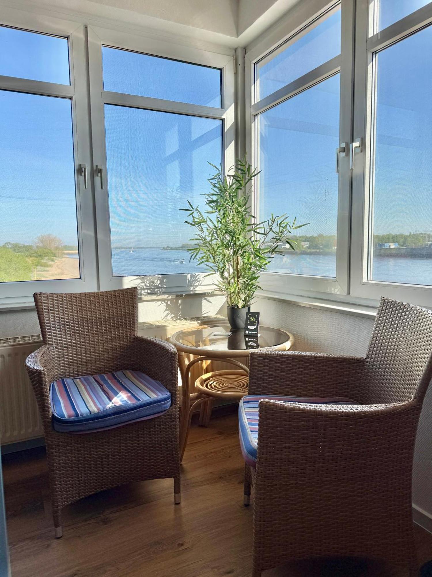 Gaestehaus Weserblick Am Weser-Sandstrand Berne 外观 照片